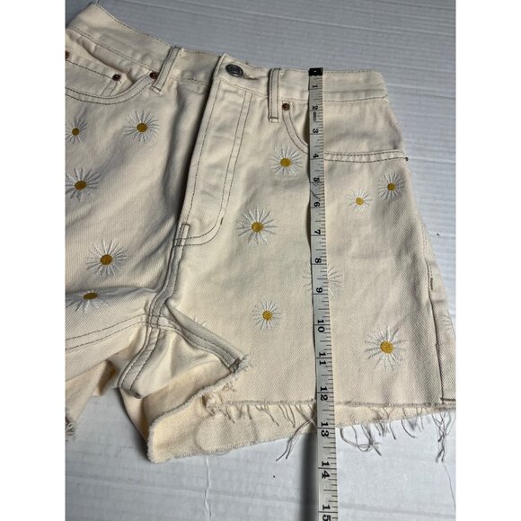 NWT- Ultra High Rise Daisy Embroidered Cream Denim Shorts By PacSun women’s 24 - Picture 15 of 15